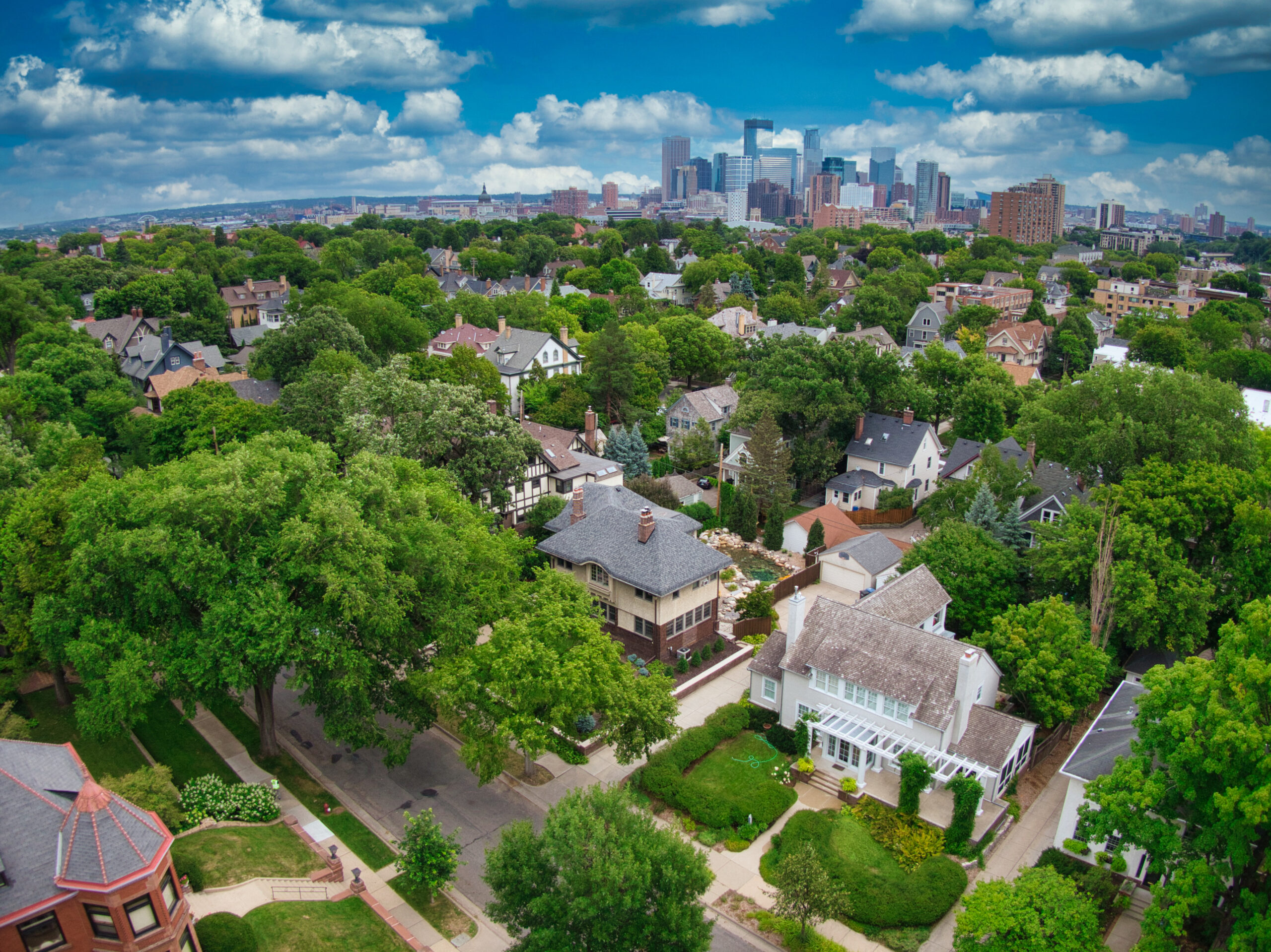 minneapolis skyline with neighborhood